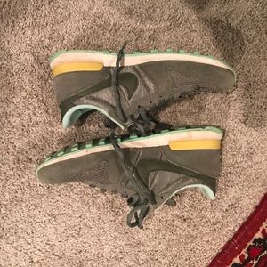 Nike Womens Internationalist Sneaker